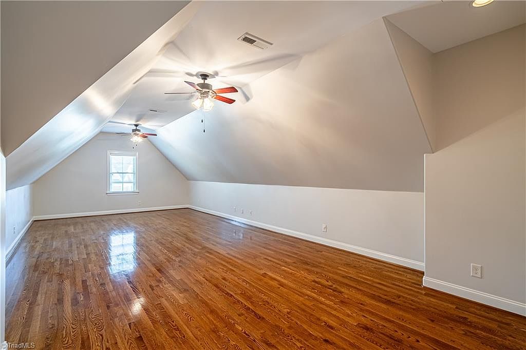 Beautiful home in sought-after Henson Forest