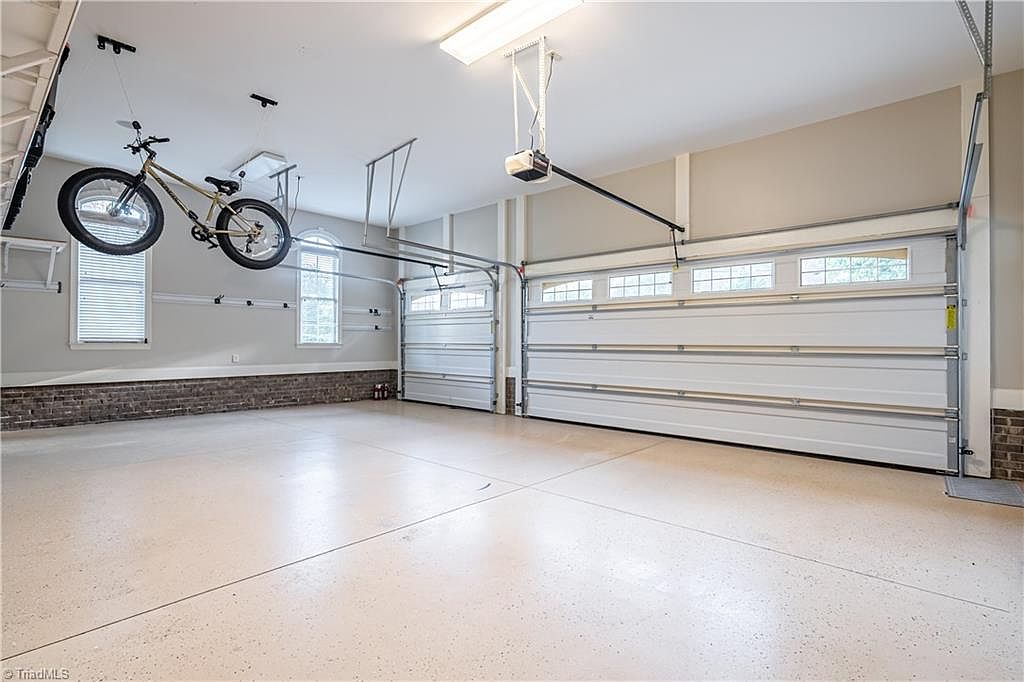 Beautiful home in sought-after Henson Forest