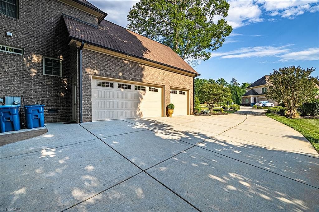Beautiful home in sought-after Henson Forest