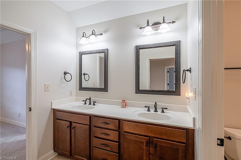 Beautiful home in sought-after Henson Forest