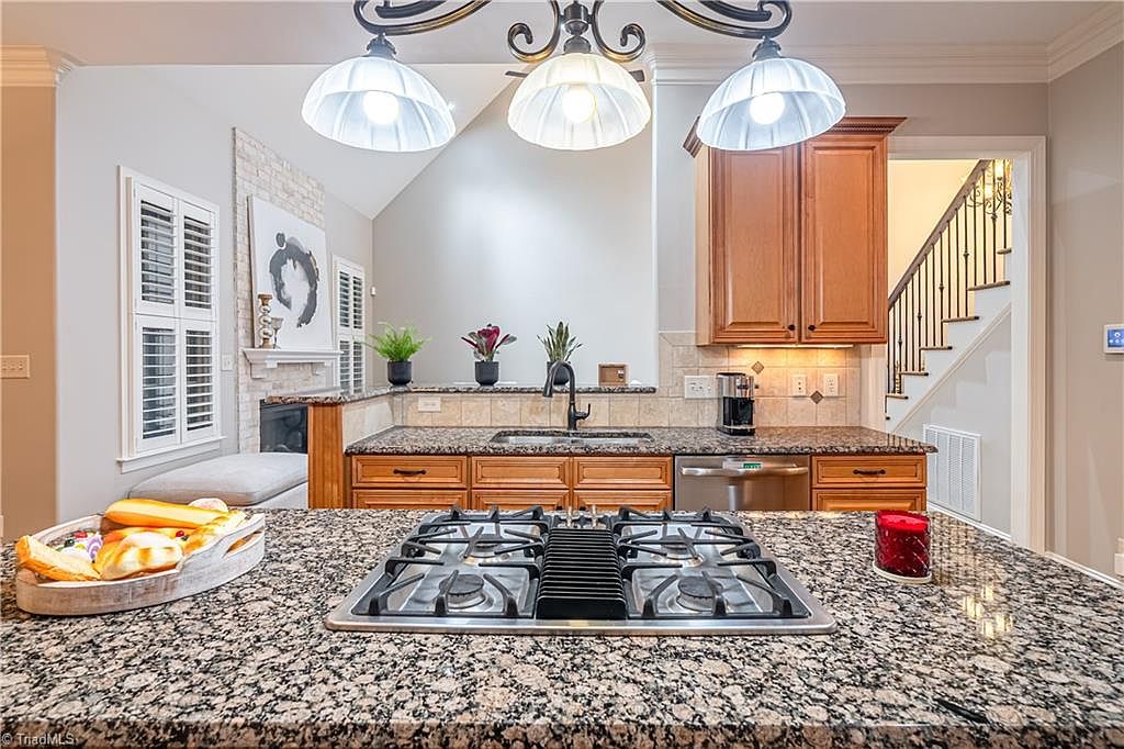 Beautiful home in sought-after Henson Forest