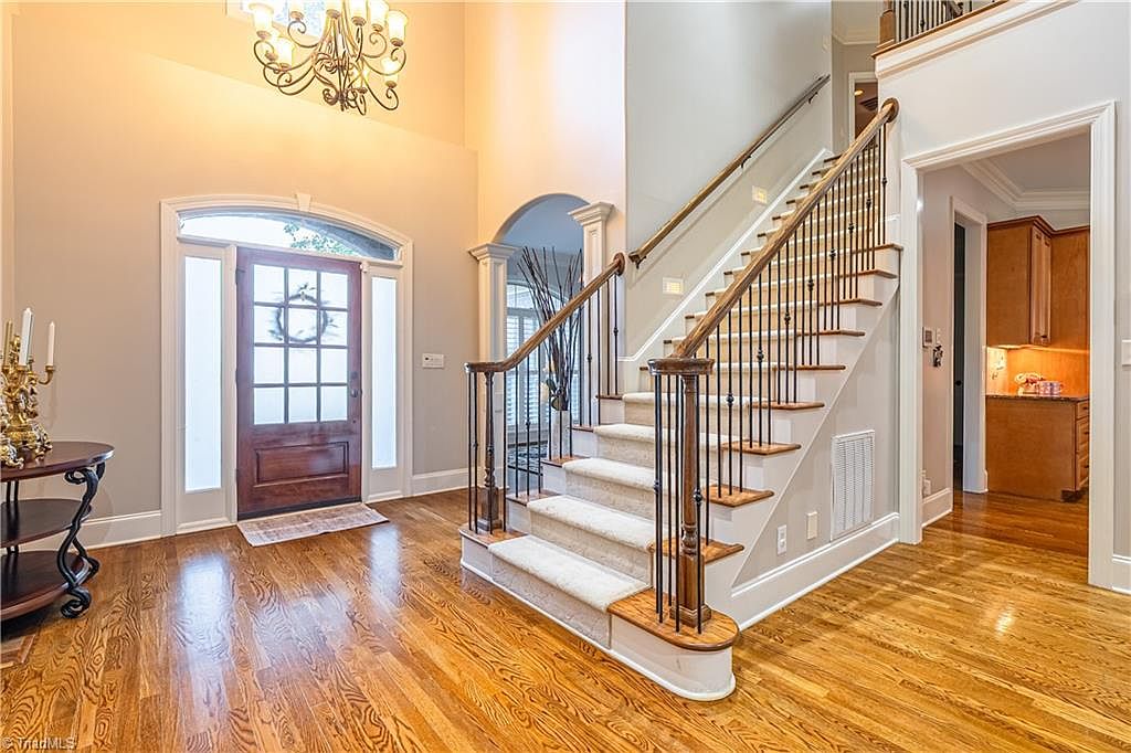 Beautiful home in sought-after Henson Forest