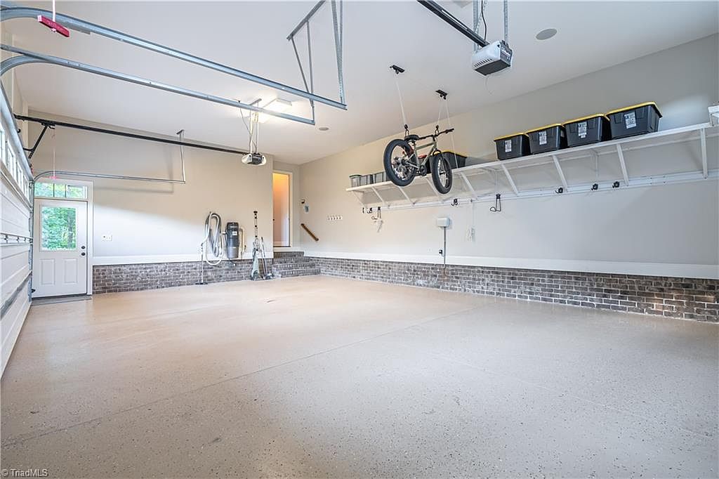 Beautiful home in sought-after Henson Forest