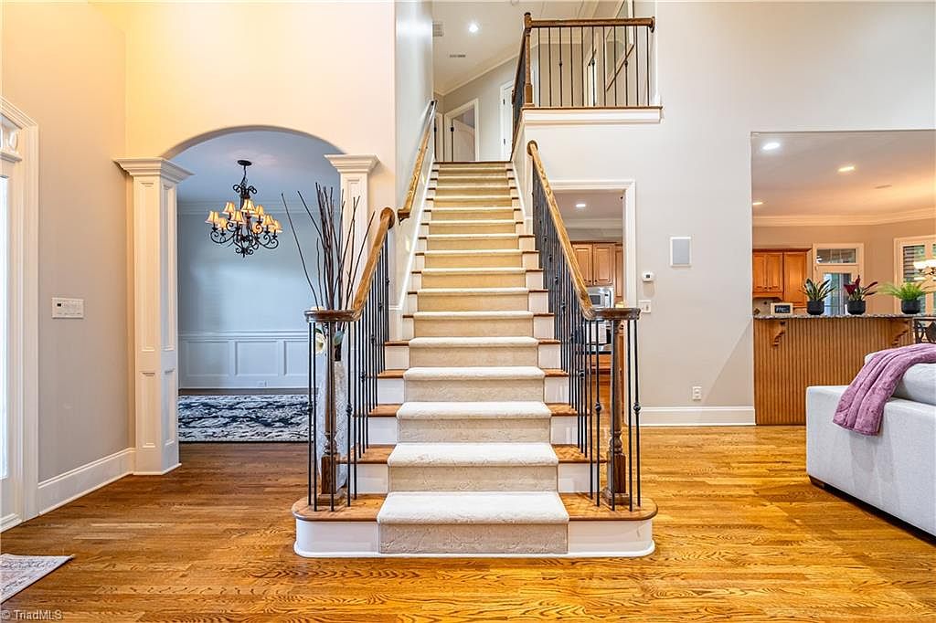 Beautiful home in sought-after Henson Forest