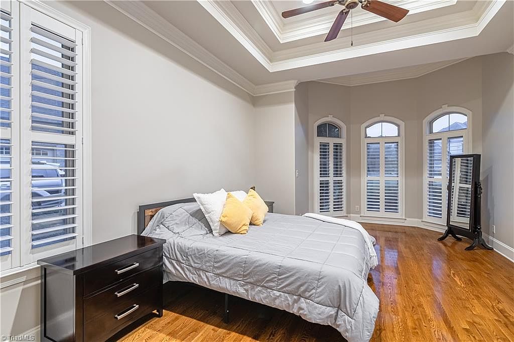 Beautiful home in sought-after Henson Forest