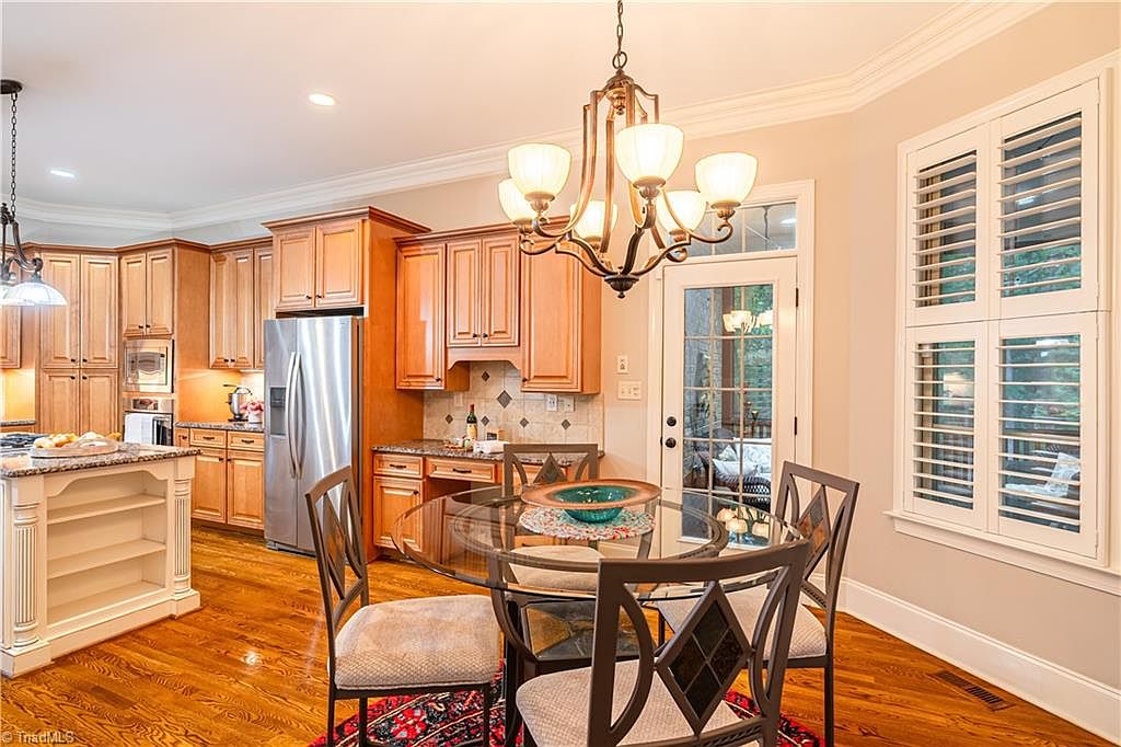 Beautiful home in sought-after Henson Forest