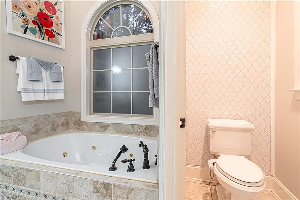Beautiful home in sought-after Henson Forest