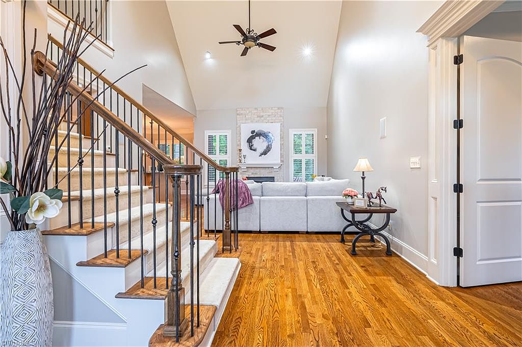 Beautiful home in sought-after Henson Forest