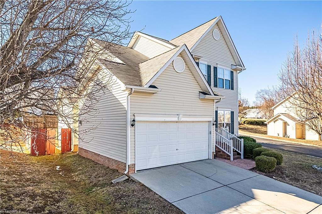 ea833472d9bdd39a7af997468c41d485-cc_ft_1536 Wonderful 4-bedroom, 2.5-bath family home situated on a corner lot in Greensboro.