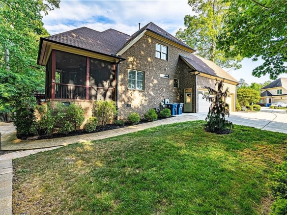 Beautiful home in sought-after Henson Forest